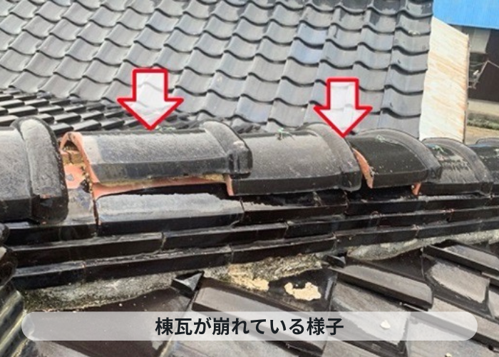 伊丹市　強風の影響で瓦屋根の棟が崩れている様子