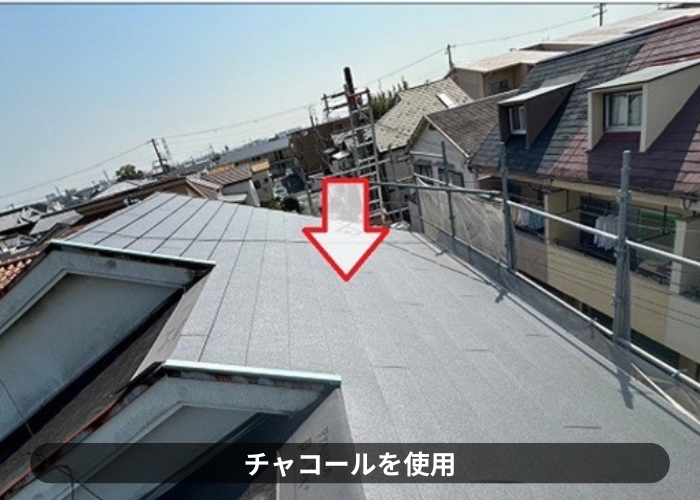 猪名川町　雨漏りしている戸建ての部分的な屋根重ね葺き工事でスーパーガルテクトのシェイドチャコールを使用