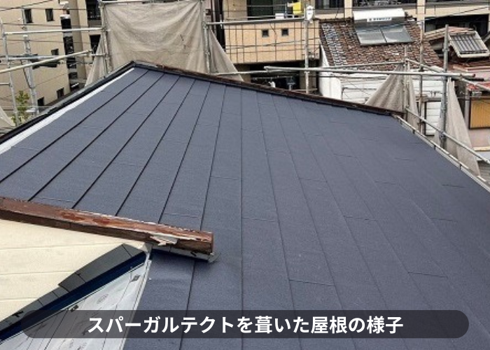 尼崎市　スレート屋根へのカバー工法は台風対策にもなります