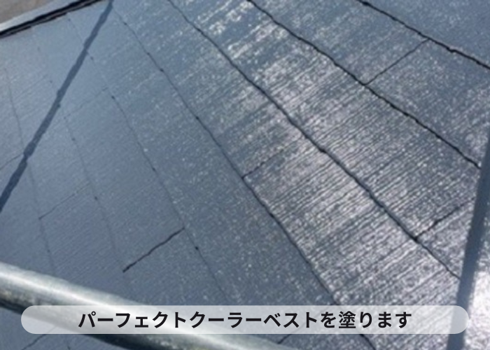 西宮市　スレート屋根への塗装工事で中塗り