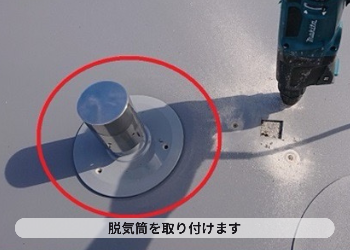 尼崎市　屋上の湿気を抜くための脱気筒取り付け