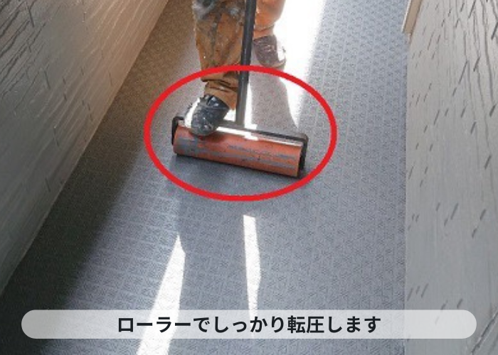神戸市中央区で3階建てアパートの共用廊下階段のリフォームで転圧作業