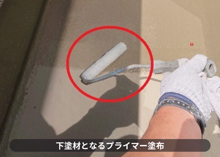 三木市　ベランダ床の防水工事で下塗り材となるプライマー塗布