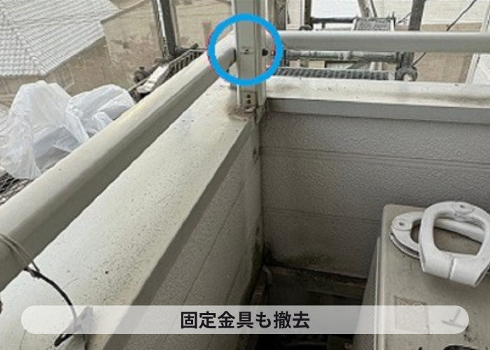 市川町　雨樋修理で固定金具撤去