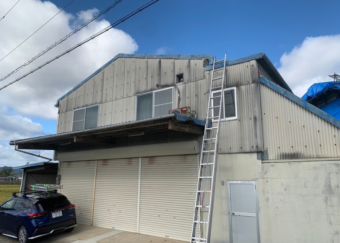 三木市　大波スレートのカバー工法を行った現場