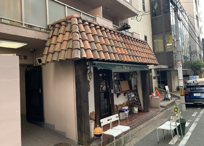 神戸市中央区　崩れかけた玄関屋根