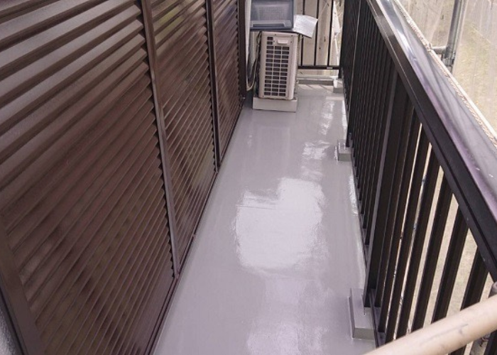 神戸市中央区　雨漏りしているベランダ床を防水した様子
