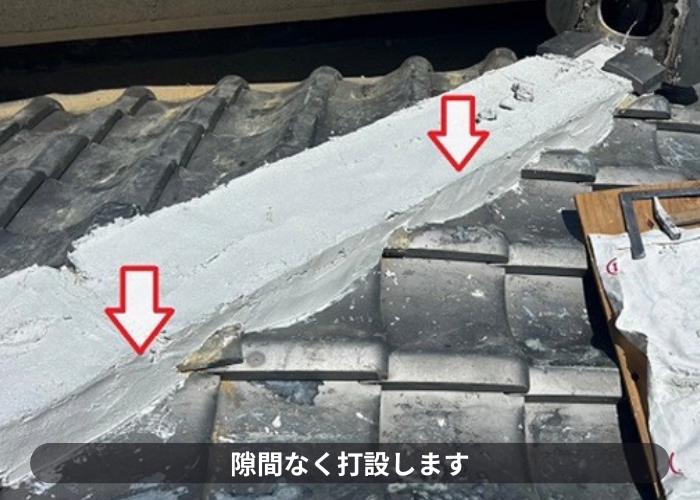 猪名川町　屋根瓦修繕で棟瓦積み替えの土台となるシルガードを打設