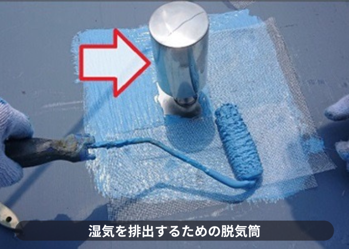 伊丹市　マンションの屋上防水工事で脱気筒を取り付けている様子