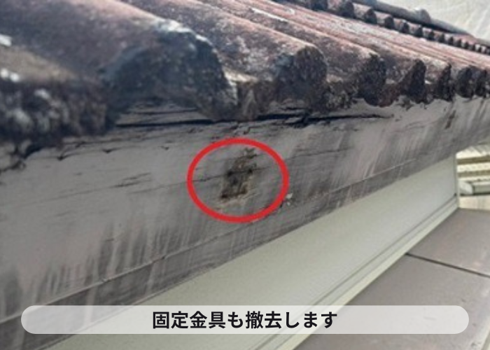 猪名川町　外れかけの雨樋交換としてステンレス金具とシルビスケアＰＣ５０を使用する現場で固定金具撤去