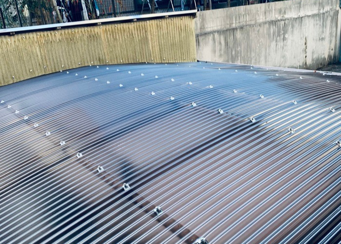 神戸市灘区　物置通路屋根のポリカ波板を貼り替えた後の様子