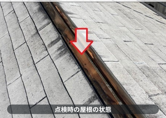 伊丹市で台風により飛散した3階建てスレート屋根の棟板金を交換する現場の様子