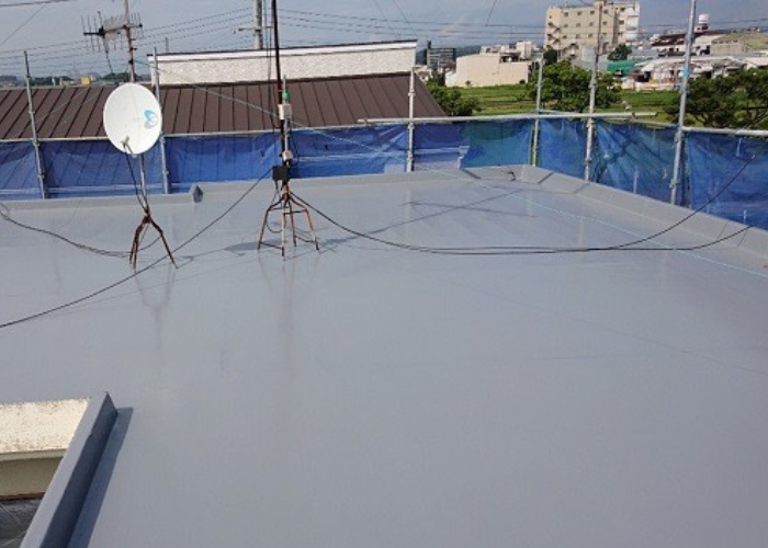神戸市灘区　屋上防水工事でウレタン防水を塗った様子