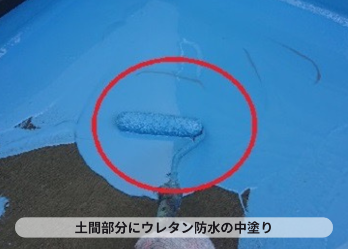 西宮市　ベランダ土間にもウレタン防水中塗り