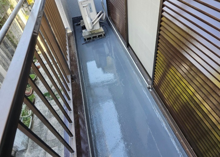 西脇市で雨漏り修理としてベランダ床へウレタン防水を行った後の様子