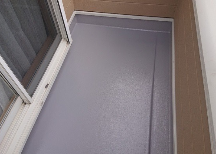 神戸市東灘区でベランダのＦＲＰ防水のメンテナンスを行った後の様子