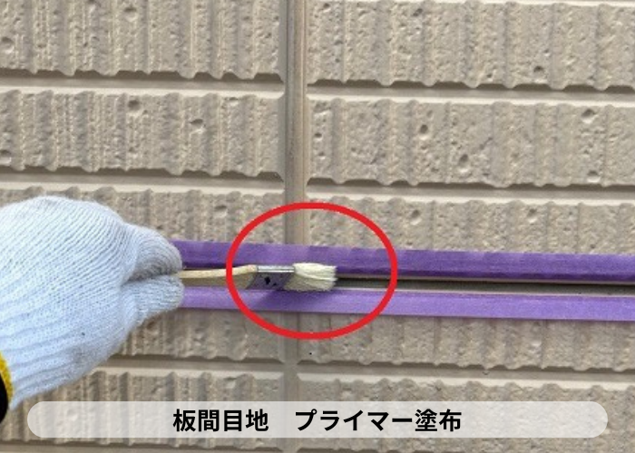 神戸市北区　神戸市北区でセキスイハウス外壁目地の打ち替えでオートンイクシードを使用する現場でプライマー塗布