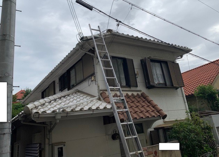 猪名川町　ラジカル制御を用いた外壁塗装工事を行う現場の様子