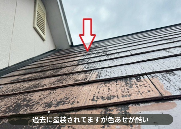 三田市　スレート屋根が色あせている様子