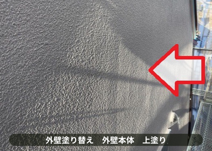 三木市　お勧めの塗料ラジカル制御を用いた外壁塗り替えで上塗り