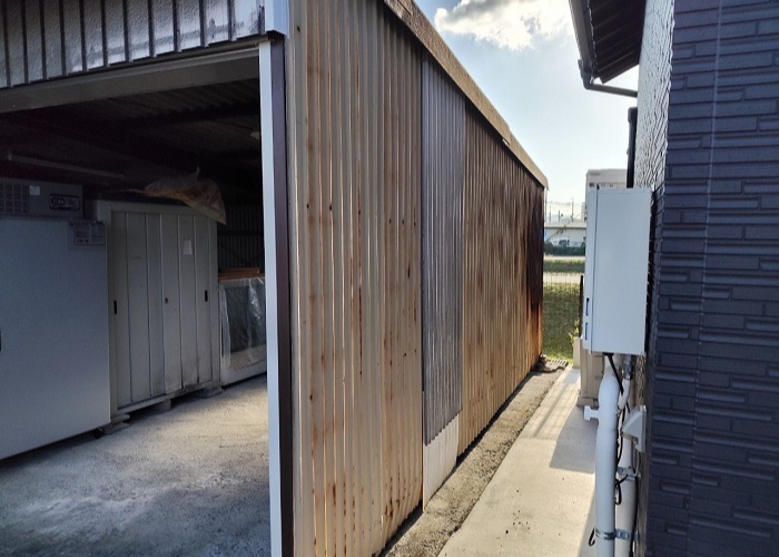 丹波篠山市　車庫の外壁貼り替えとして角波サイディングを貼る前の様子