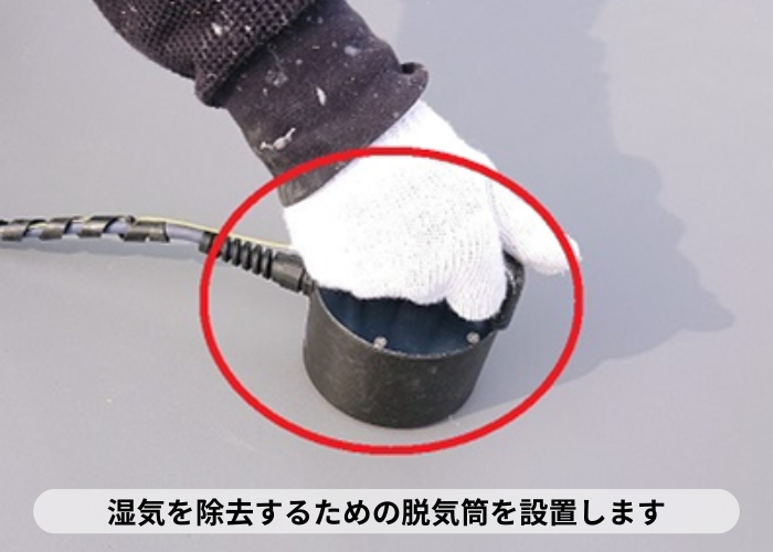 西宮市　塩ビシート防水を融着している様子