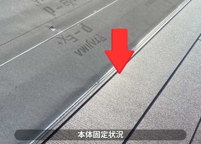 西脇市で大和ハウスアパートの改修工事で金属屋根へ替える現場でスーパーガルテクト葺き