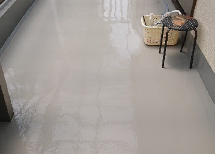 市川町にお住まいの方へベランダからの雨漏り修理でウレタン防水工事を行った後の様子