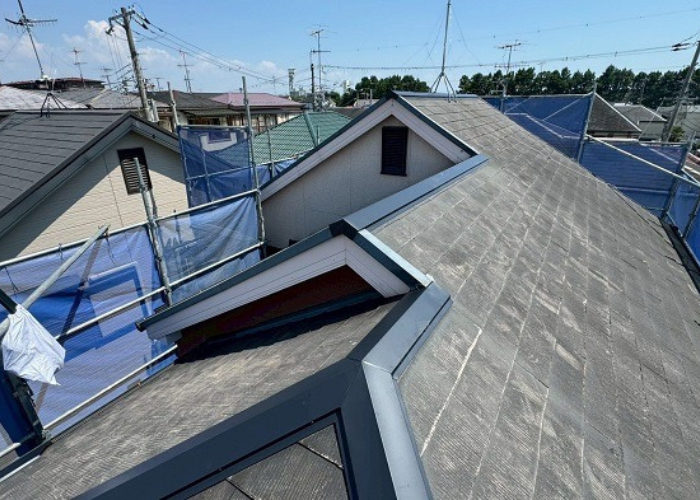 宝塚市で樹脂製の下地材エコナンバーを用いて棟板金交換を行った後の様子