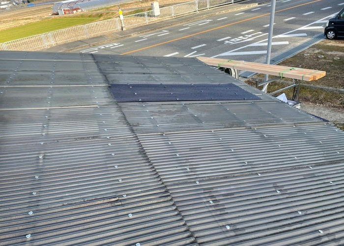 三木市　ガレージ波板交換前の様子