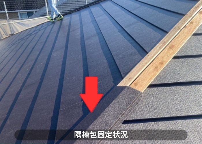 西脇市で大和ハウスアパートの改修工事で金属屋根へ替える現場で棟板金取り付け
