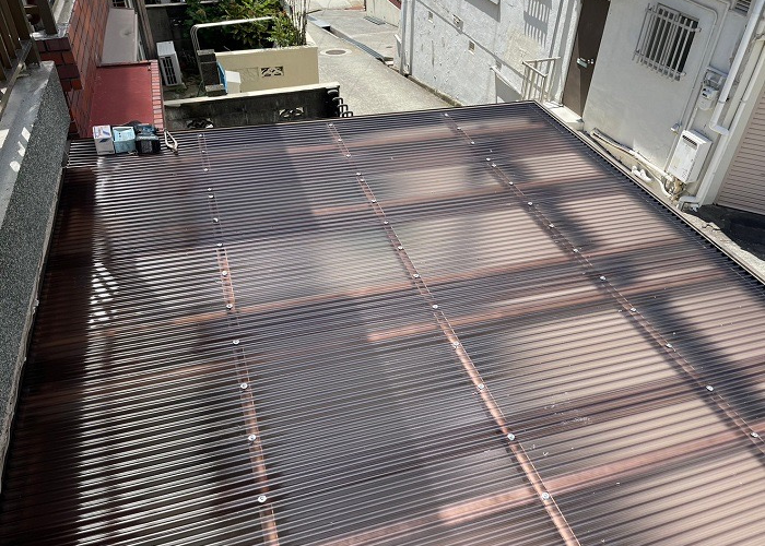 三木市でカーポート屋根のポリカ波板を貼り替えた後の様子