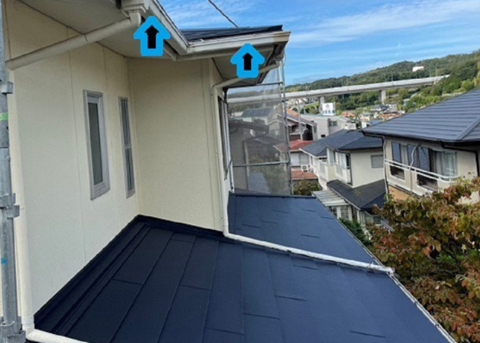 市川町　苔が溜まって水漏れしている雨樋交換を行った後の様子