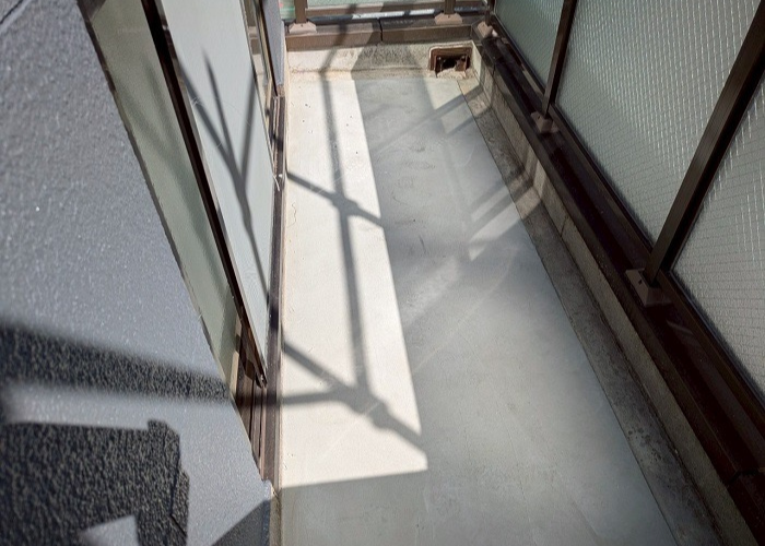 宝塚市で田島オルタックエースを用いてベランダ防水工事を行う前の様子