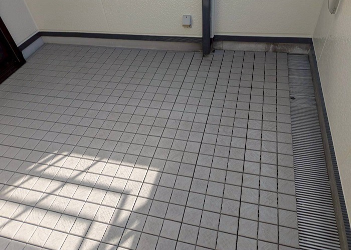 神戸市北区で積水ハウス戸建てのベランダ塩ビシート防水を張り替える前の様子