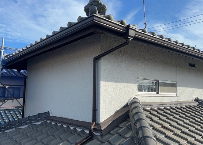 宝塚市　角型の塩ビ鋼板雨樋への取り替え完了