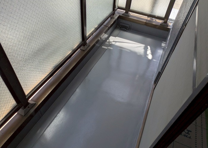 宝塚市で田島オルタックエースを用いてベランダ防水工事を行った後の様子