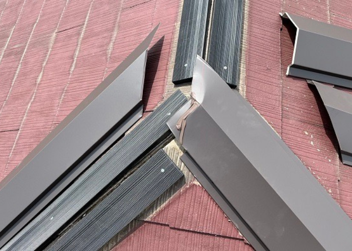 三木市での屋根台風対策で棟板金とりつけ