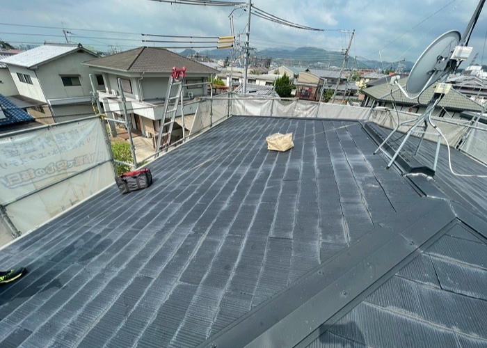 宝塚市で2階建て寄棟形状の屋根カバー工事で差し棟を使用する前の様子