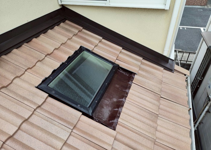 伊丹市で下屋根の洋瓦をフレンチに葺き替えて雨漏りを解決した後の様子