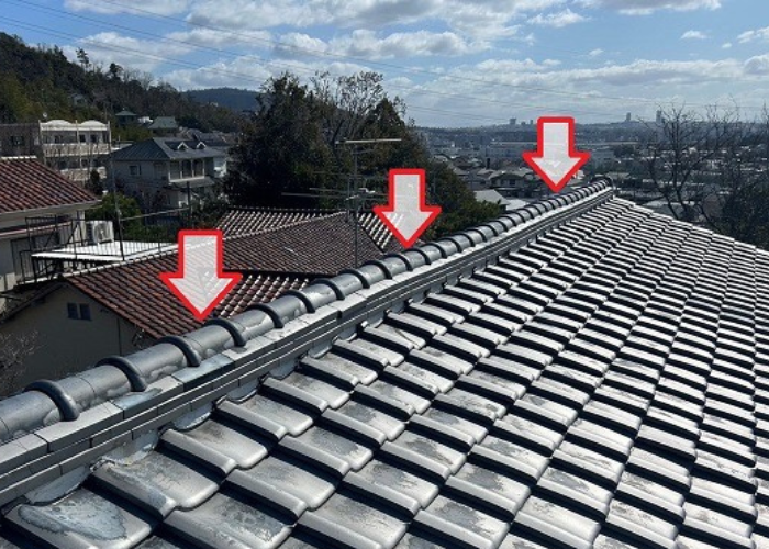 猪名川町　高台の戸建て日本瓦の棟瓦取り直しを行う前の様子