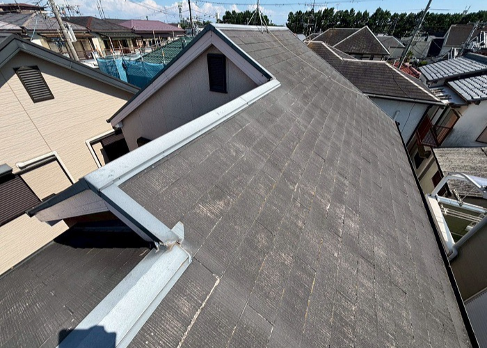 西宮市で屋根塗装工事として者別塗料を使用する前の様子