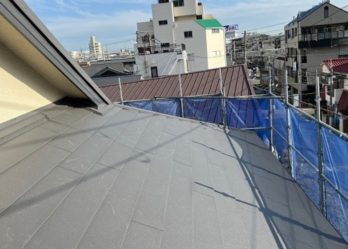 神戸市東灘区でコロニアル屋根へカバー工事した後の様子