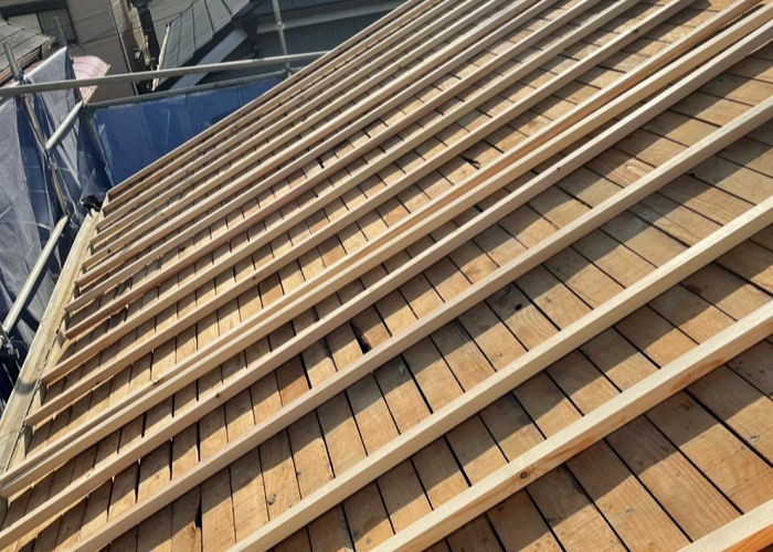 三木市　屋根葺き替え工事で下地の垂木を取り付け