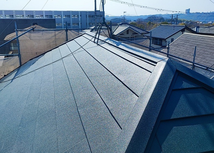 猪名川町　雨漏り原因となっていた鳩小屋を撤去しスレート屋根へカバー工事した後の様子