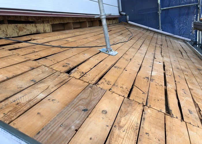 三木市　屋根葺き替え工事で瓦屋根を撤去した後の様子