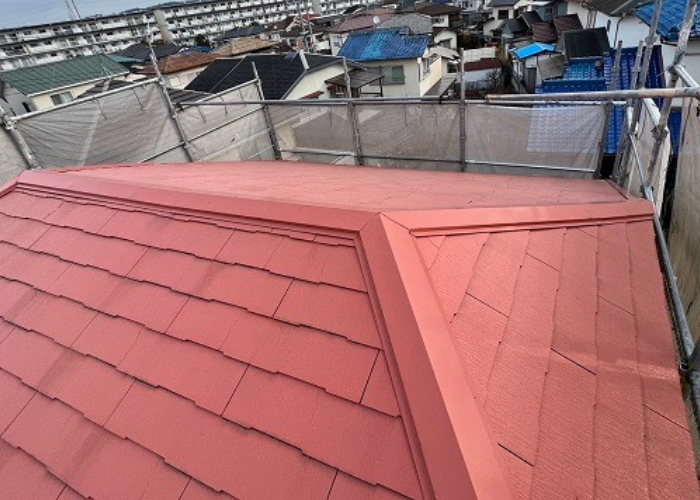 三木市でコロニアル屋根への重ね葺き工事を行う前の様子