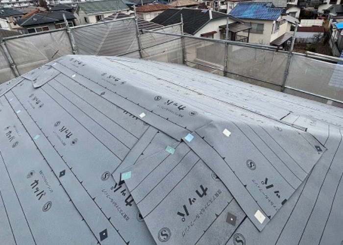 三木市　コロニアル屋根の上から防水シート貼り完了