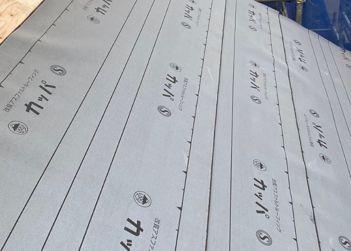 三木市　屋根リフォームで防水シートを貼っている様子