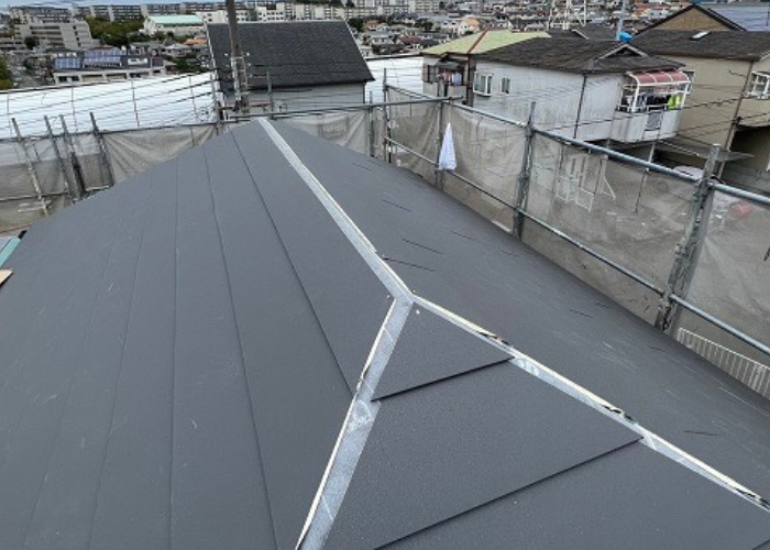 神戸市東灘区　神戸市東灘区での屋根カバー工事でIG工業スーパーガルテクト葺き